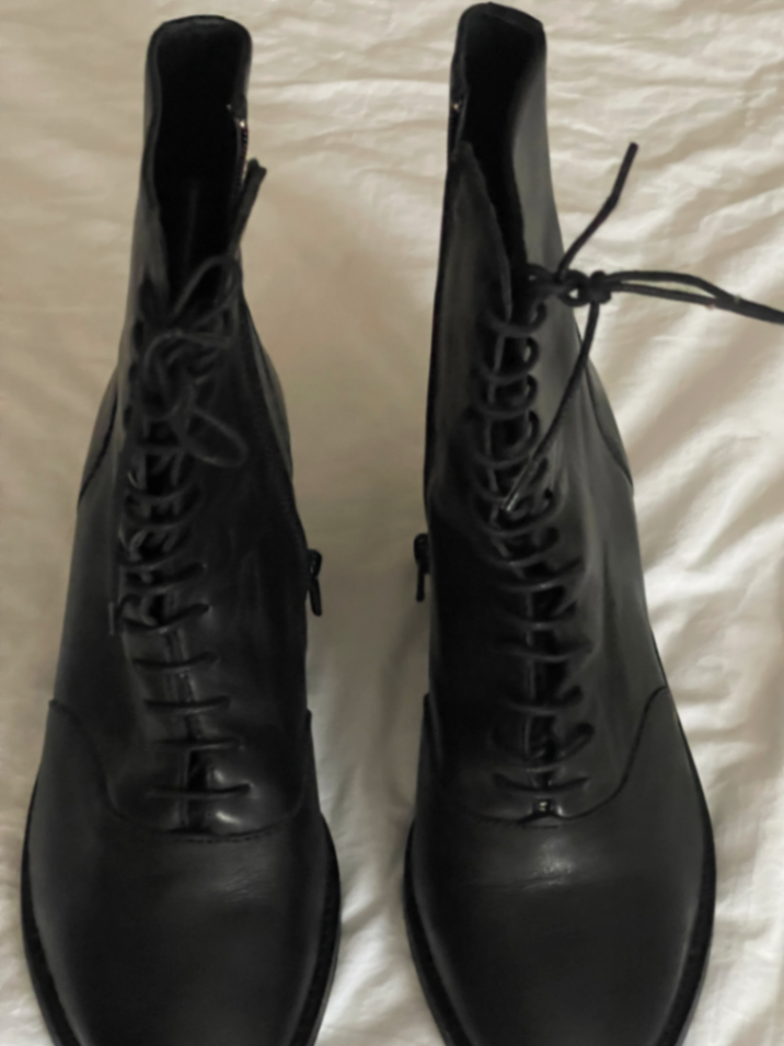 Lorna - Black Leather