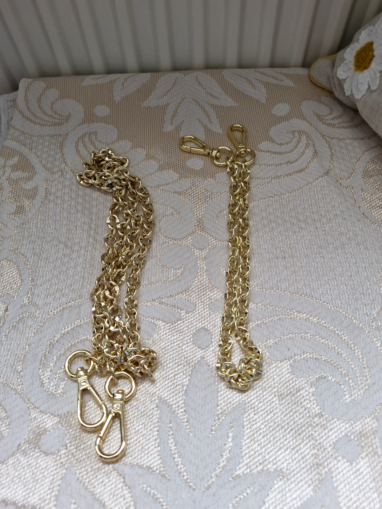 Gold chain set 1 small and 1 large 