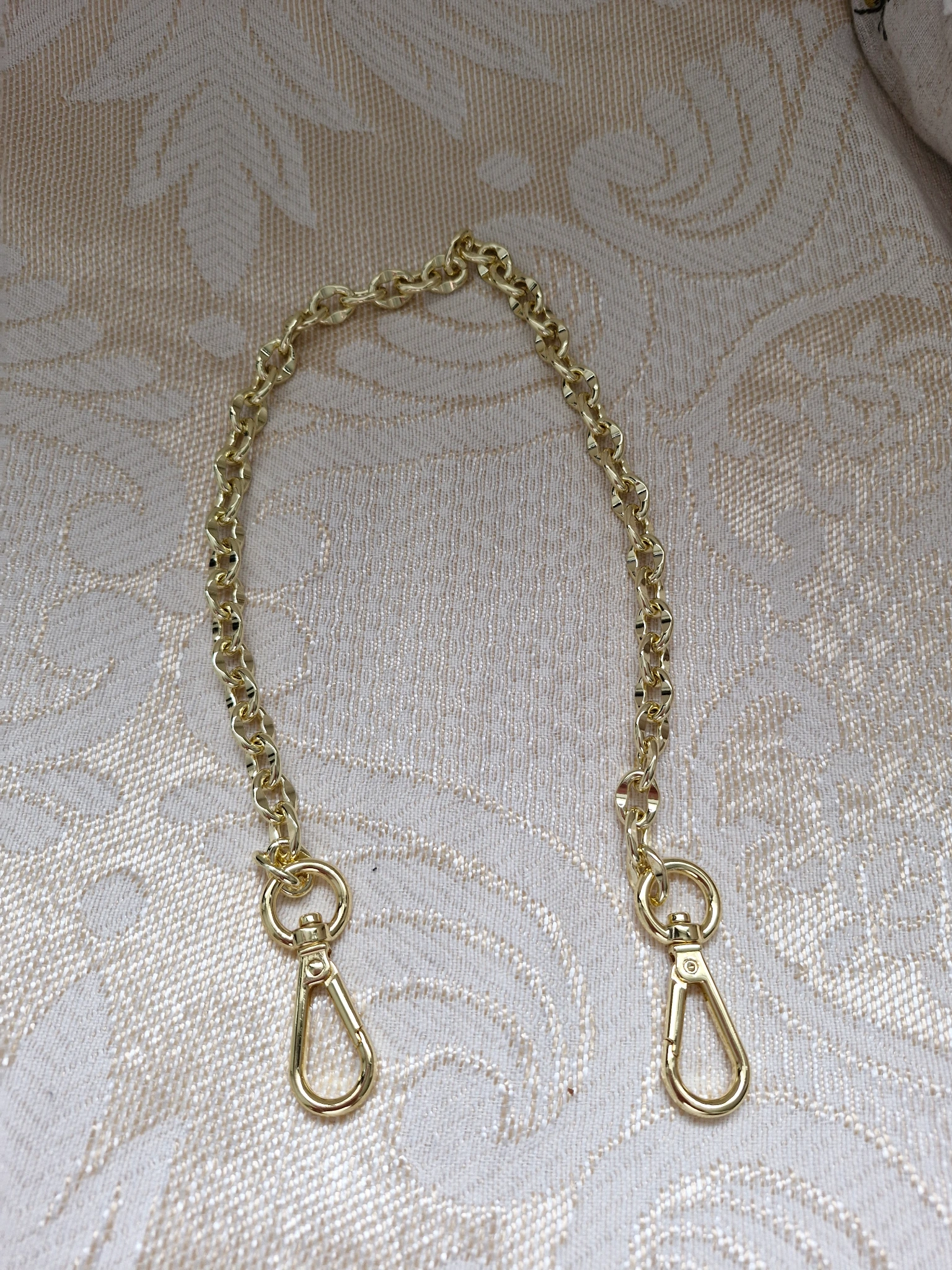Gold short chain 