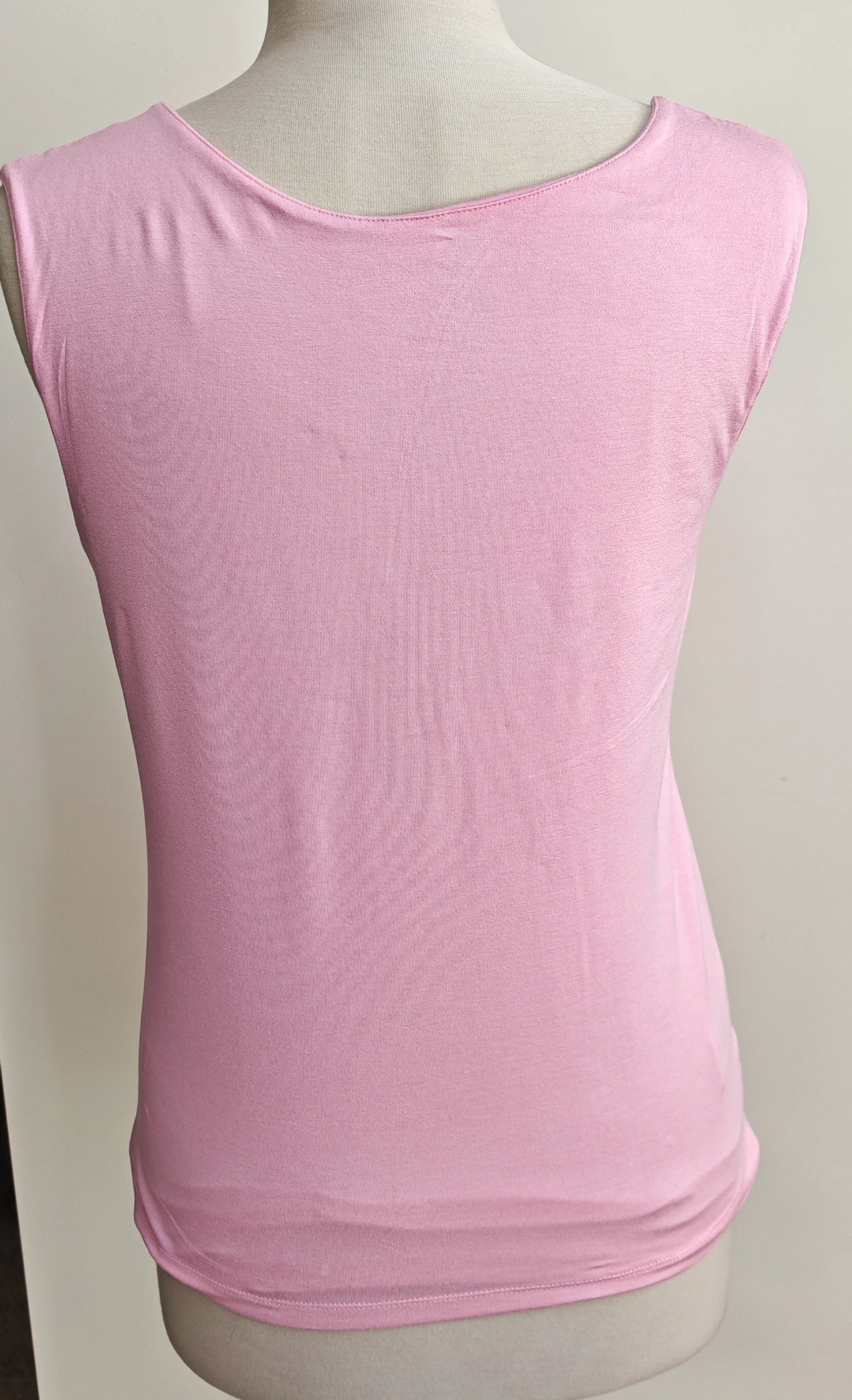 Sleeveless two way vest top in rose petal coded (Su) 