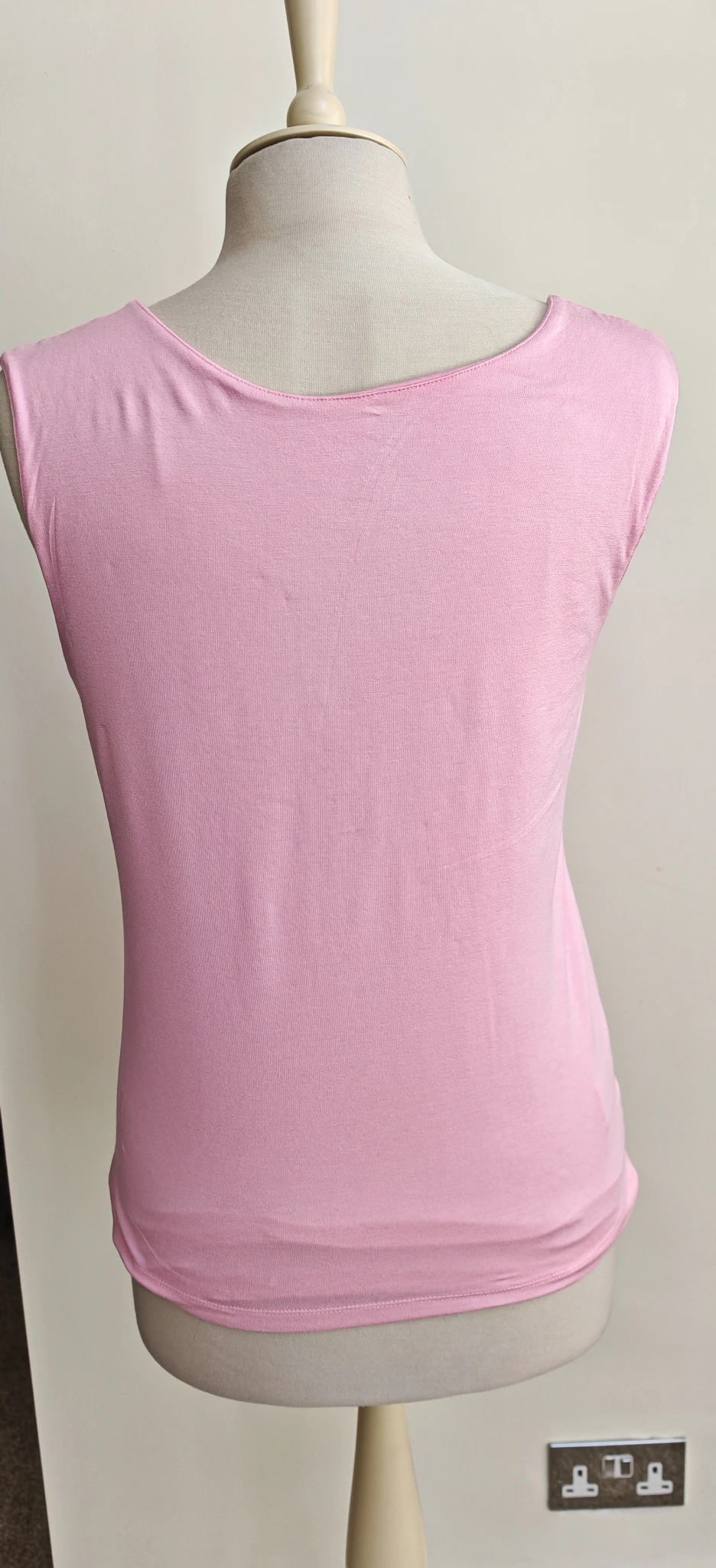 Sleeveless two way vest top in rose petal coded (Su) 