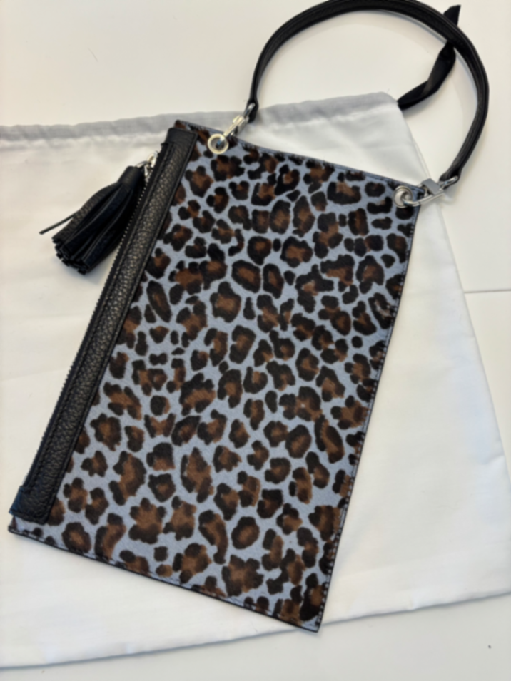 Blue leopard Clover SHW