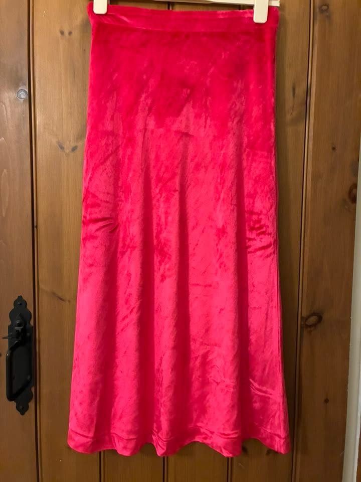 Kettlewell Modal Velvet Skirt in Hot Pink