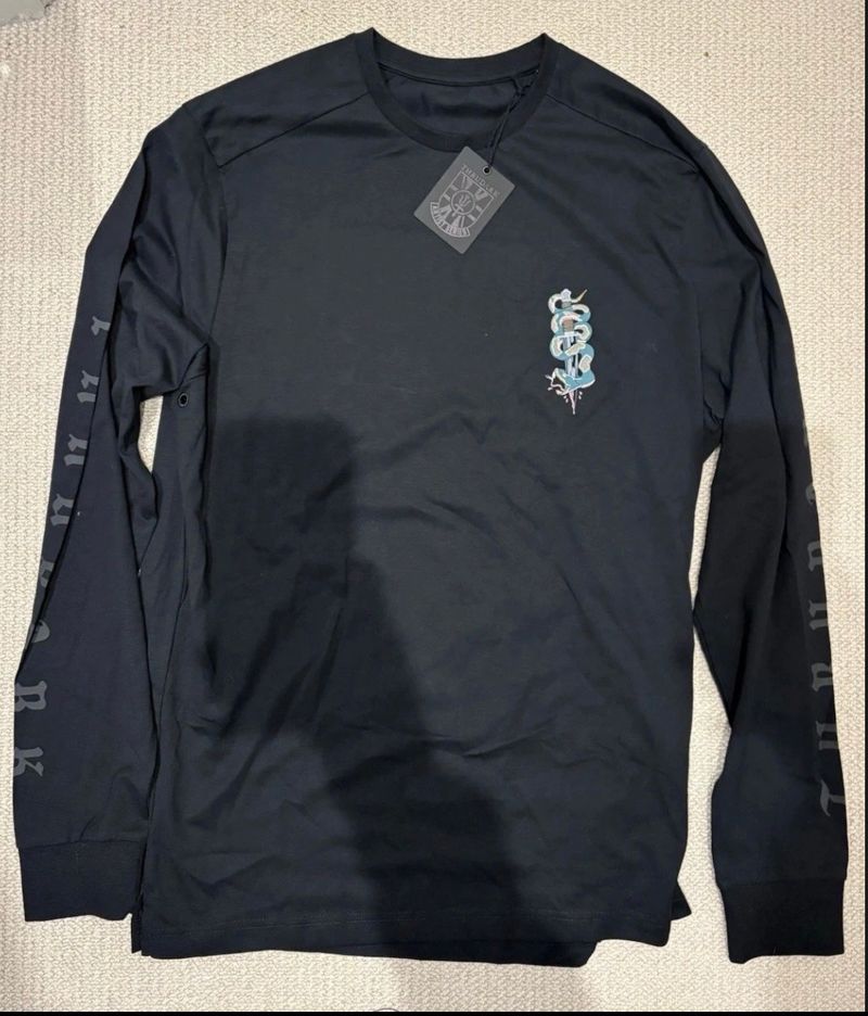 Long sleeve snakes and daggers insignia T shirt Large 