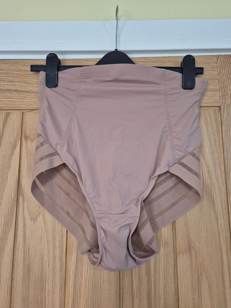 Smoothwear Super High Waist Knickers in tan size D1