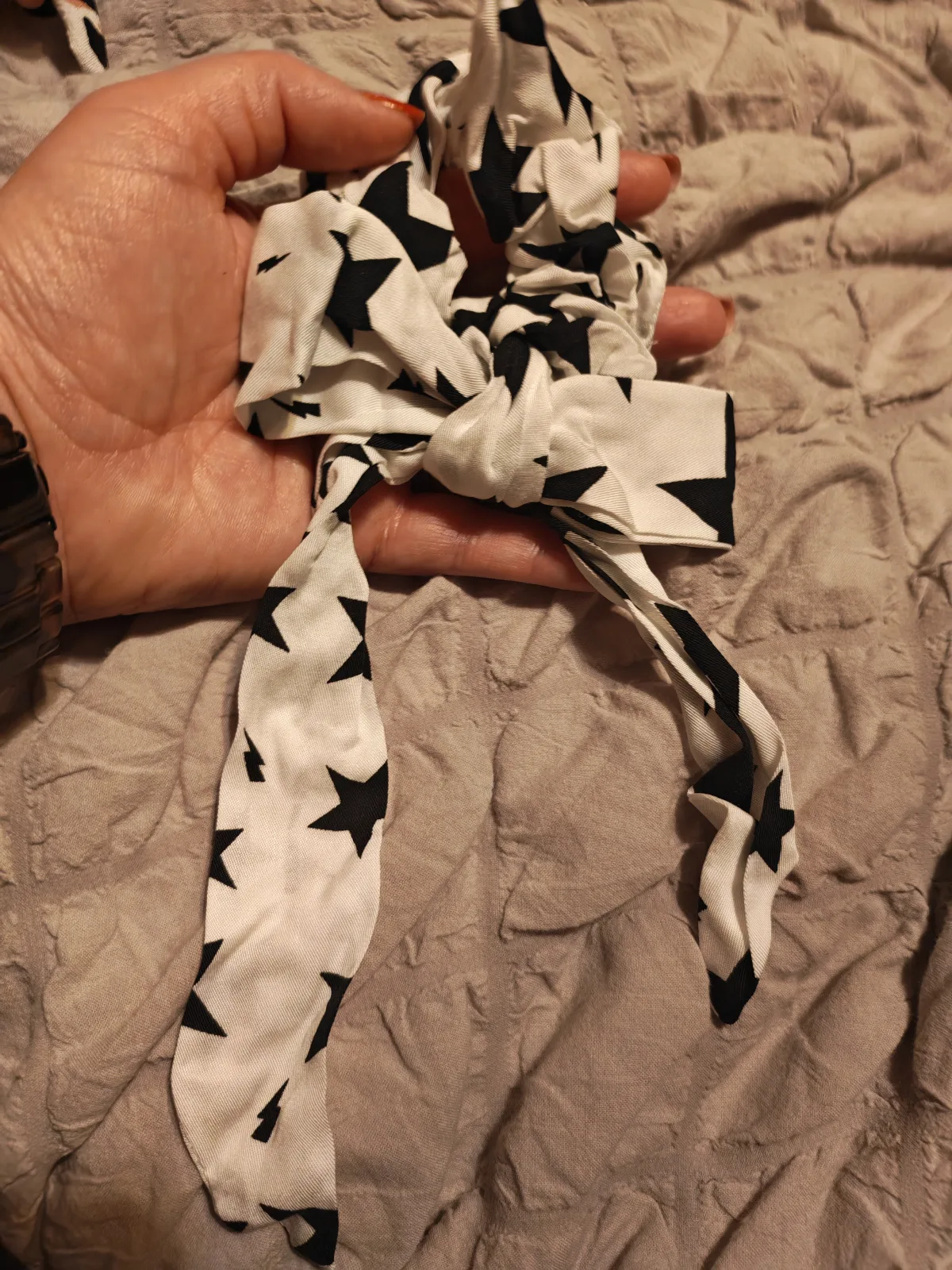Star print bow scrunchie 