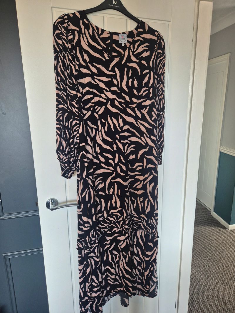 Lichtroze en zwart zebraprint jurk
