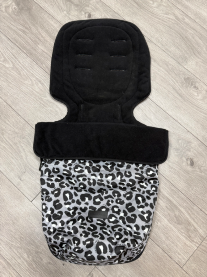 Universal Buggy Footmuff Grey / Black Leopard Print