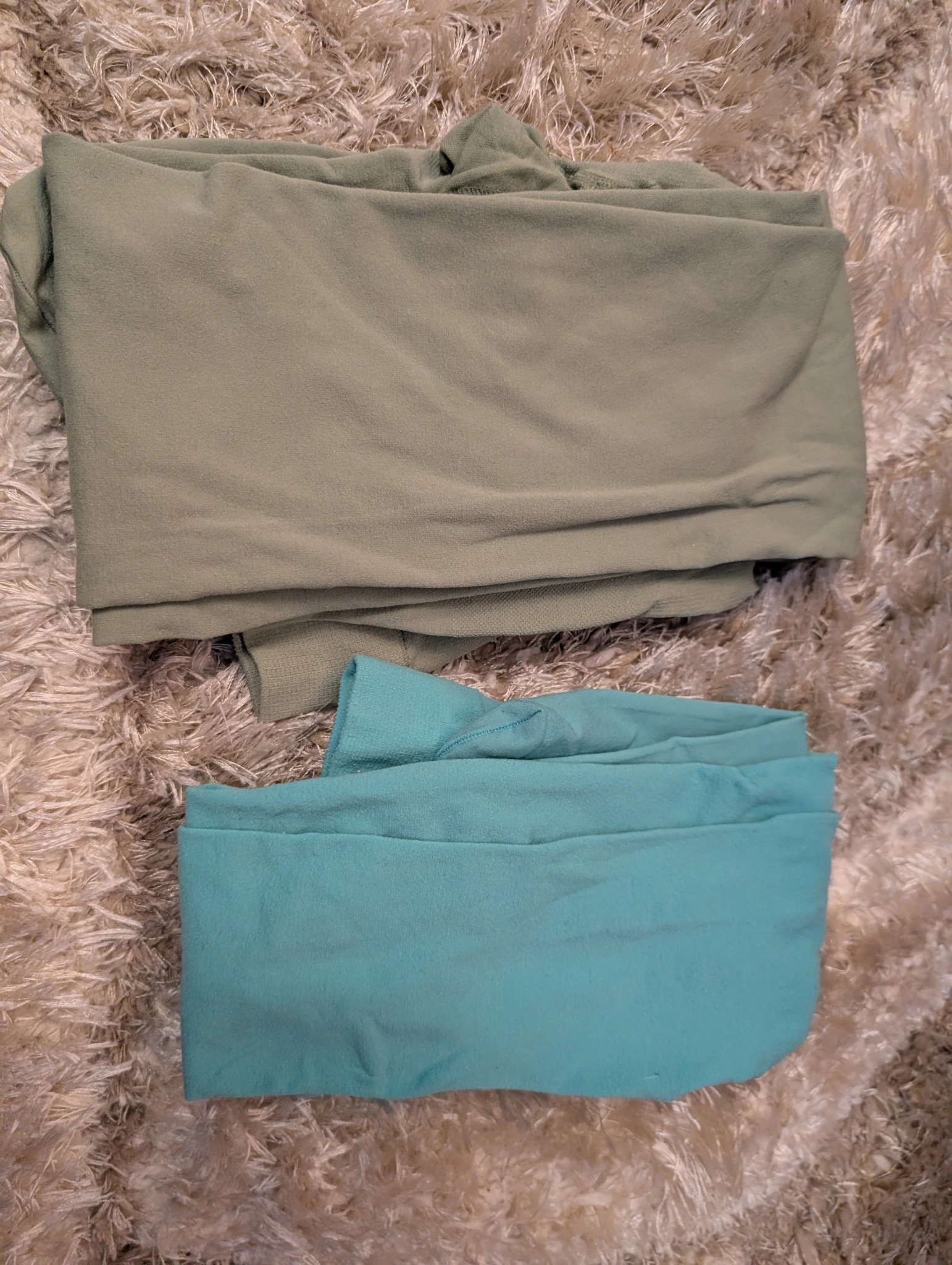 2x pairs of lighter green tights 
