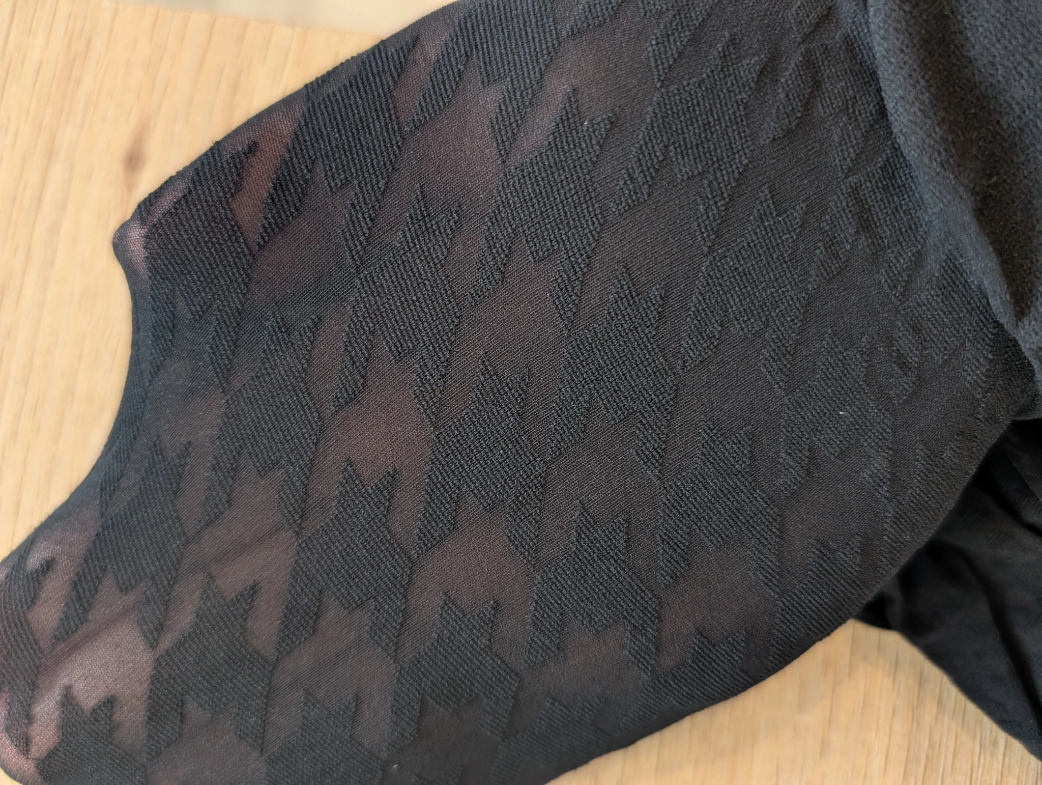 Patterned black tights 