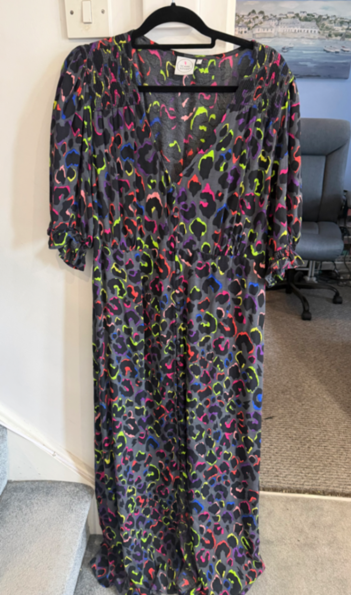 grey with rainbow shadow leopard flute sleeve midi tea dress Grigio con Manica Flutée Abito da Tè _related_mens-party-shirts