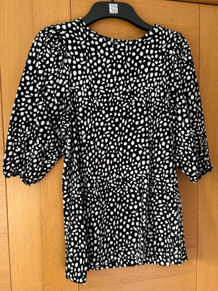 Black with White Cheetah Puff Sleeve T-Shirt