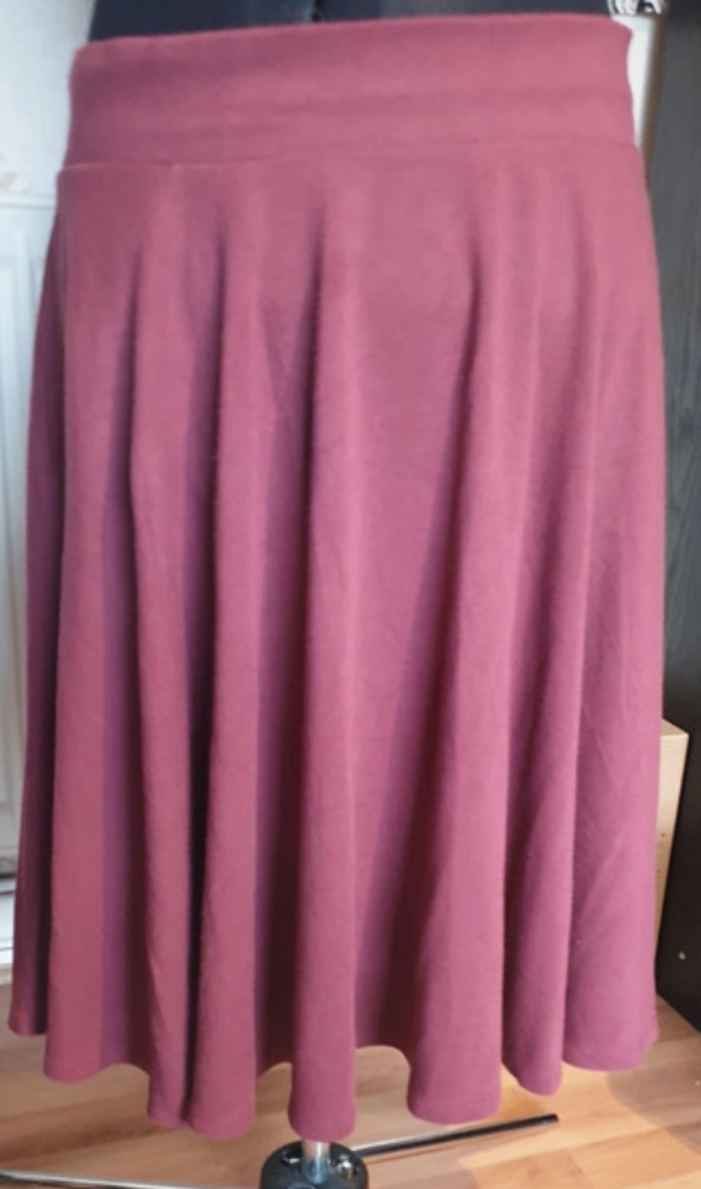Snag Burgundy skater style knee length skirt size F