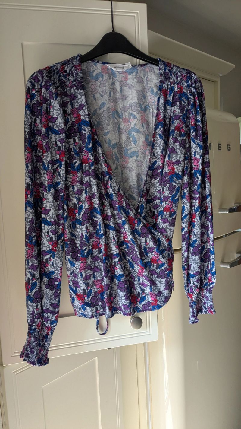 Kettlewell Long Sleeve Size 12 - matching skirt listed