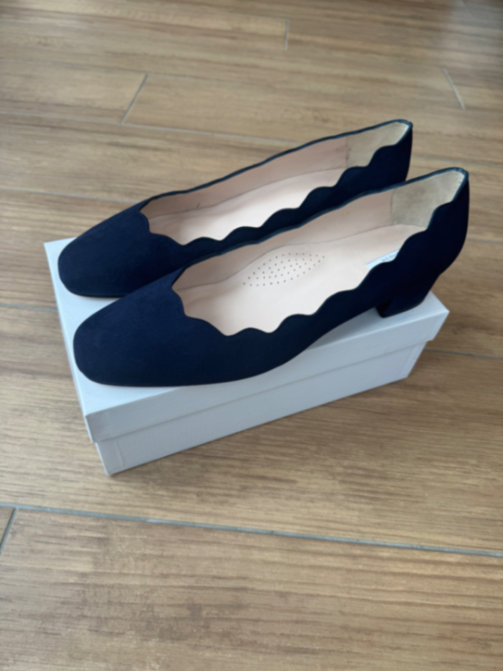 Grace Wide Fit Block Heel Pumps – Navy Suede With Scallop Edge