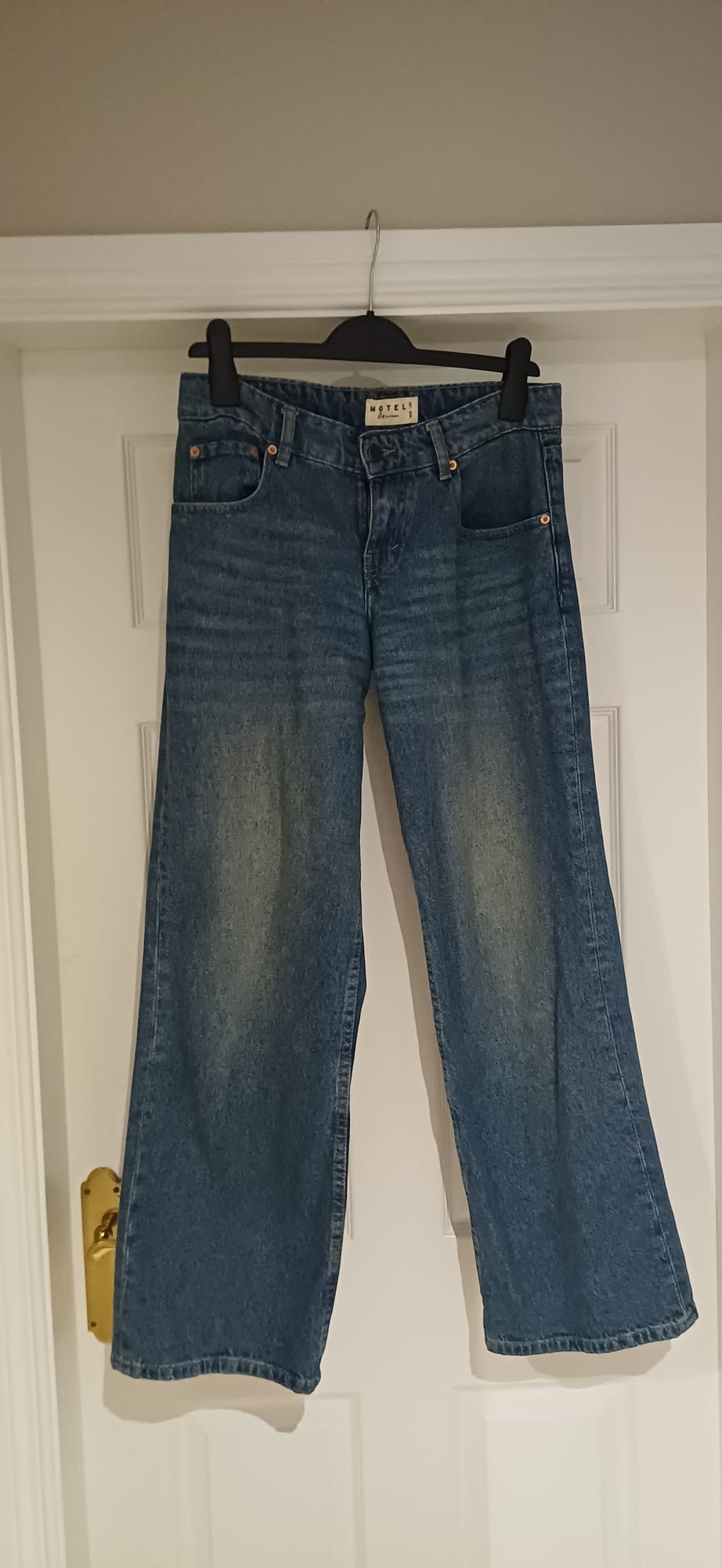 Low rise parallel jeans in bright blue 