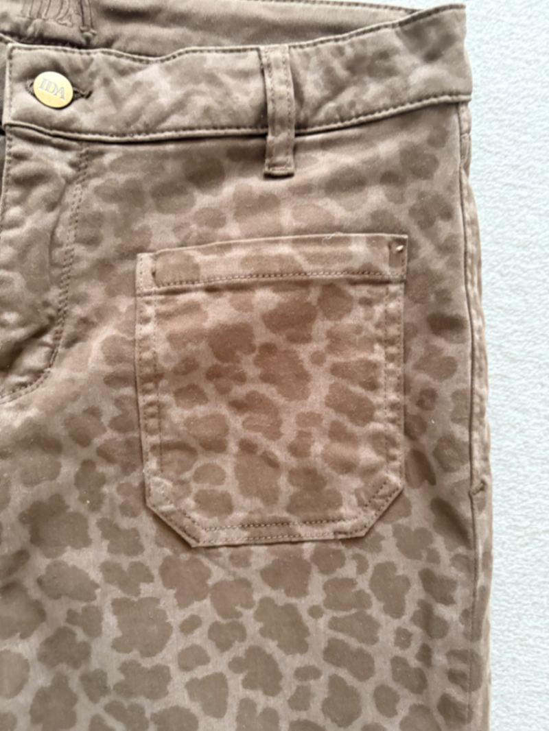 Astrid cropped front pocket jeans in dirty leopard 