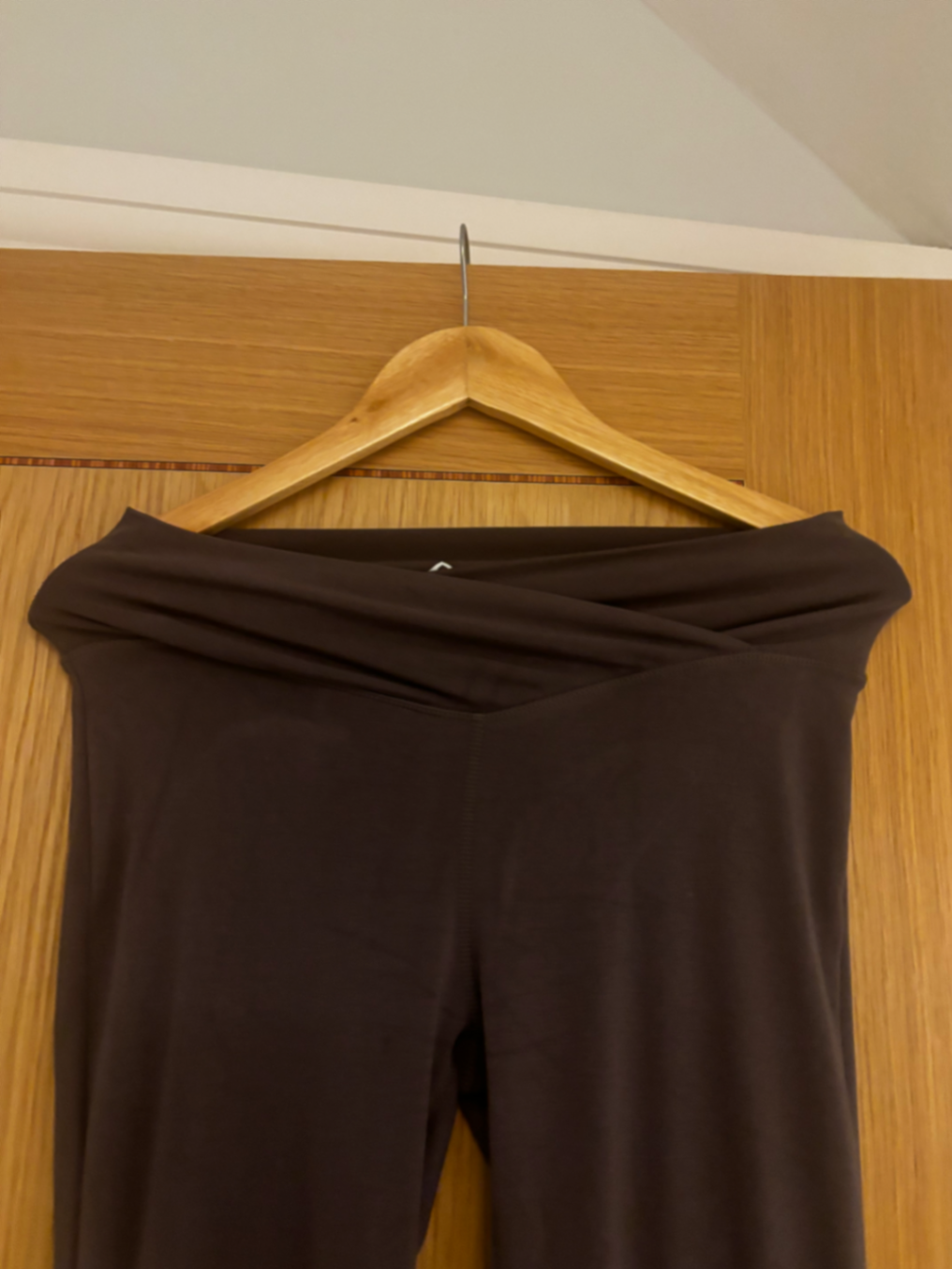 Mallea Crossover Flare Yoga Pants