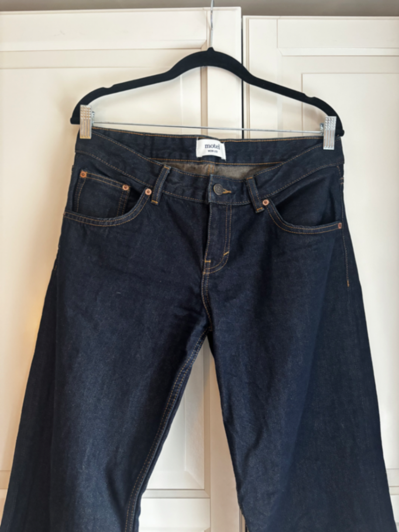 Low rise jeans in indigo 