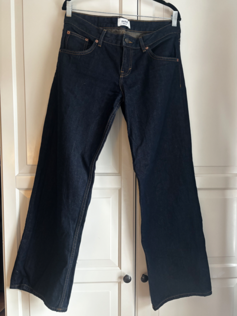 Low rise jeans in indigo 