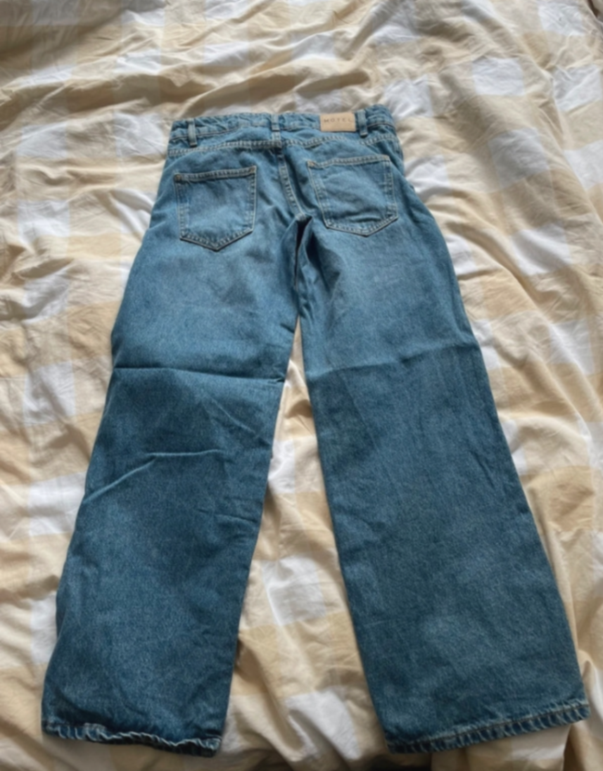Low wasted jeans