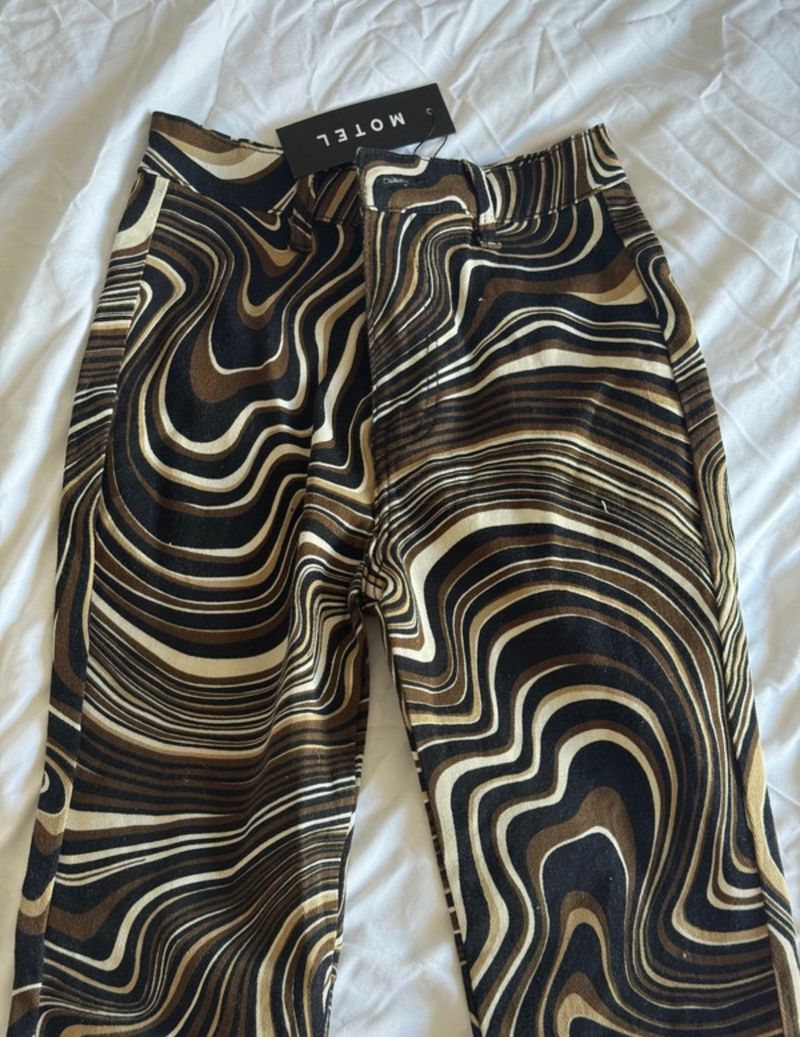 Zoven Flare Trouser in 70's Ripple