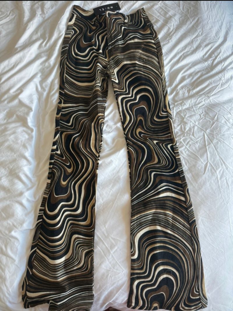 Zoven Flare Trouser in 70's Ripple