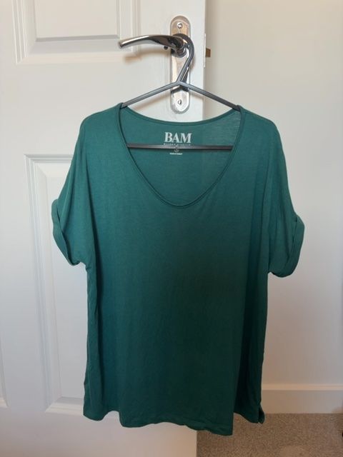 Women’s green v-neck t-shirt size 14