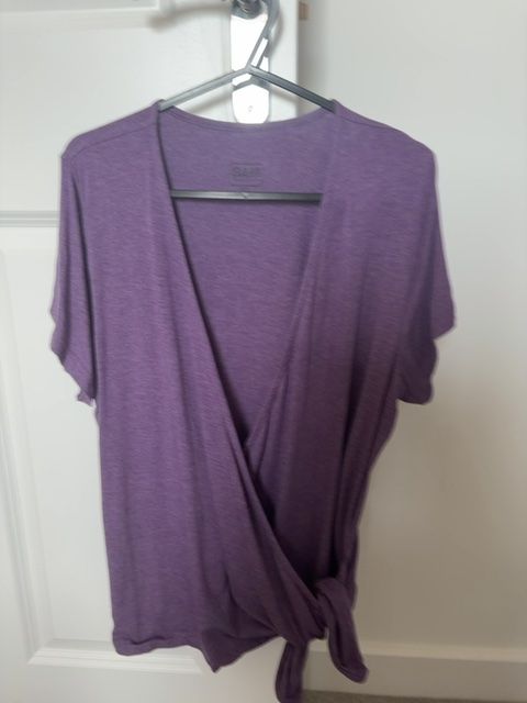 Top yoga/pilates morado talla 14