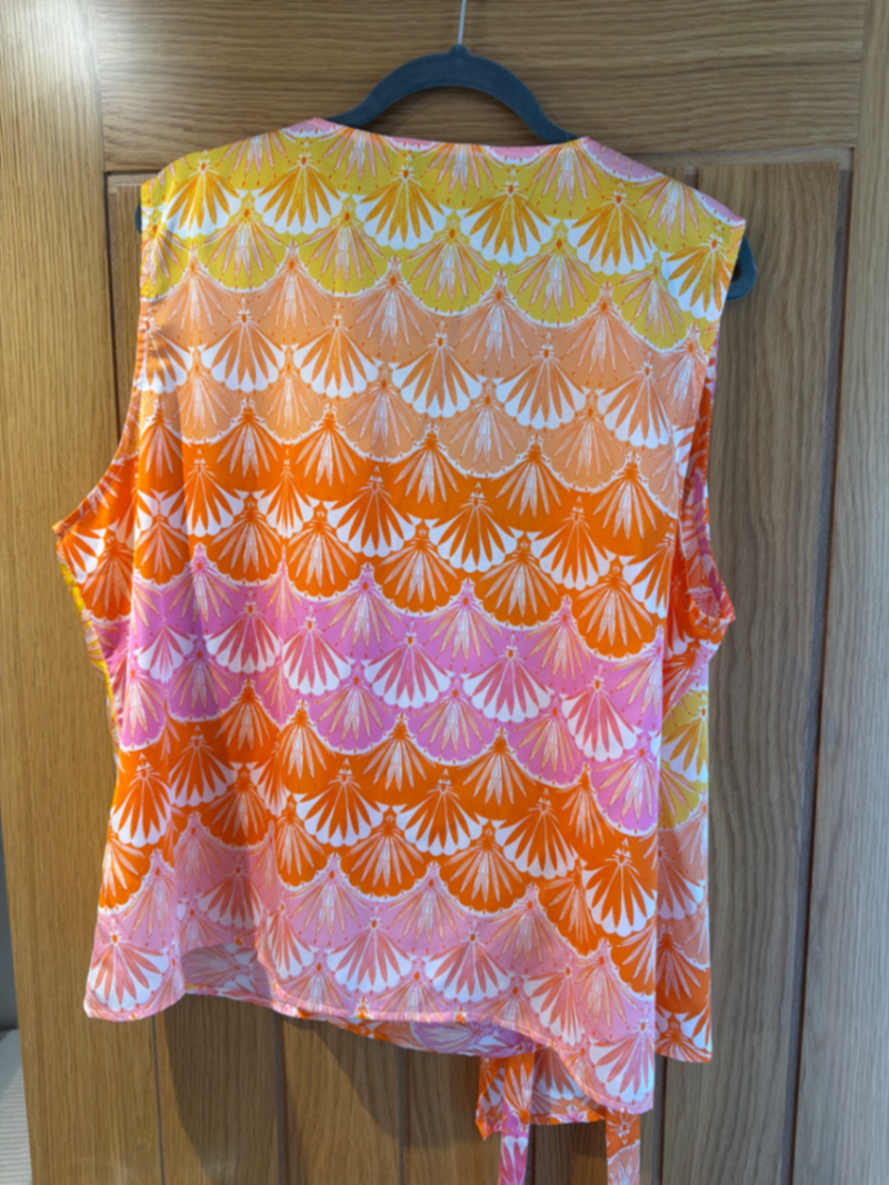 Pink Scallop Sleeveless Top - Curve