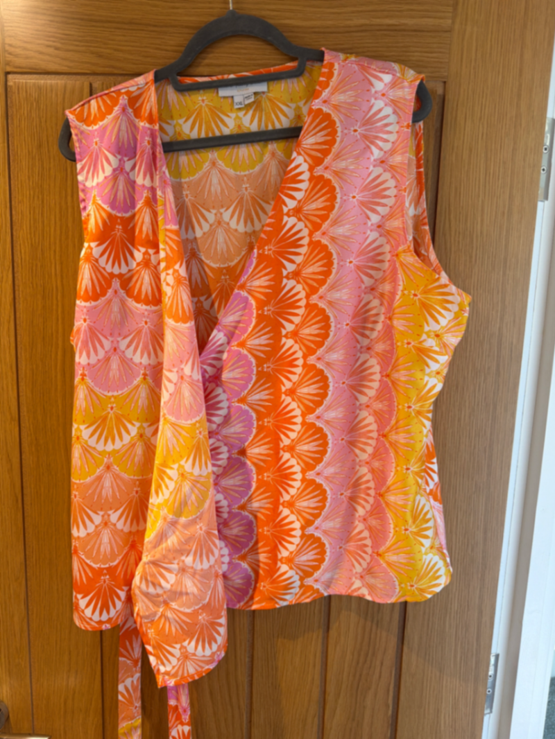 Pink Scallop Sleeveless Top - Curve