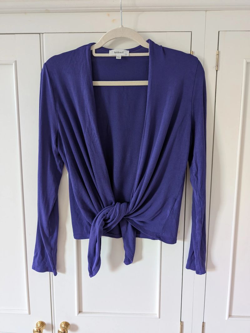 Kettlewell short tie wrap in Lobelia size LL