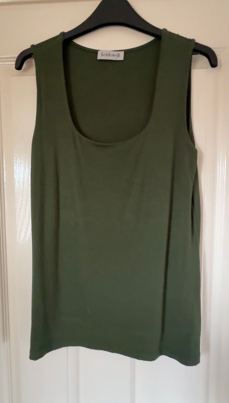 Kettlewell Soft Square Vest in Dark Olive L