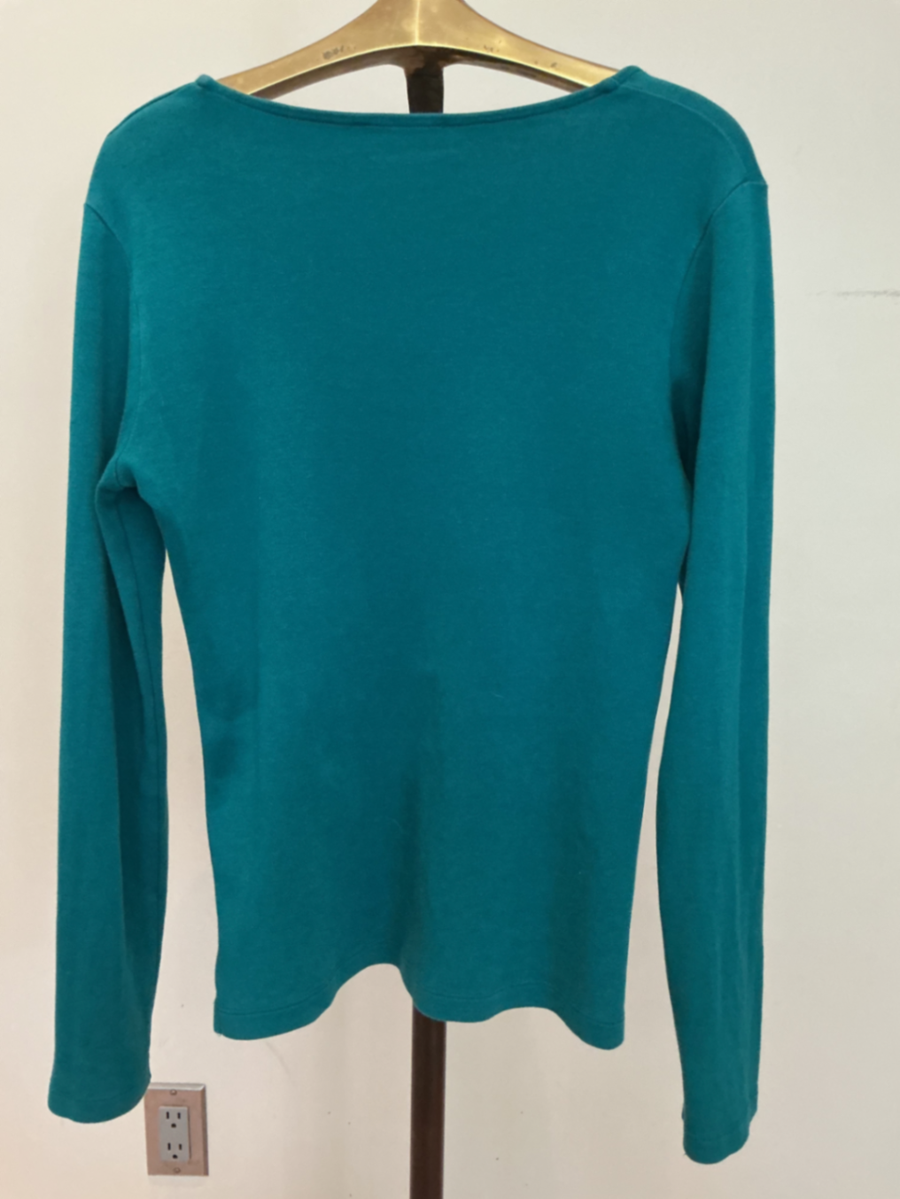 Deep V 100% cotton tee in teal