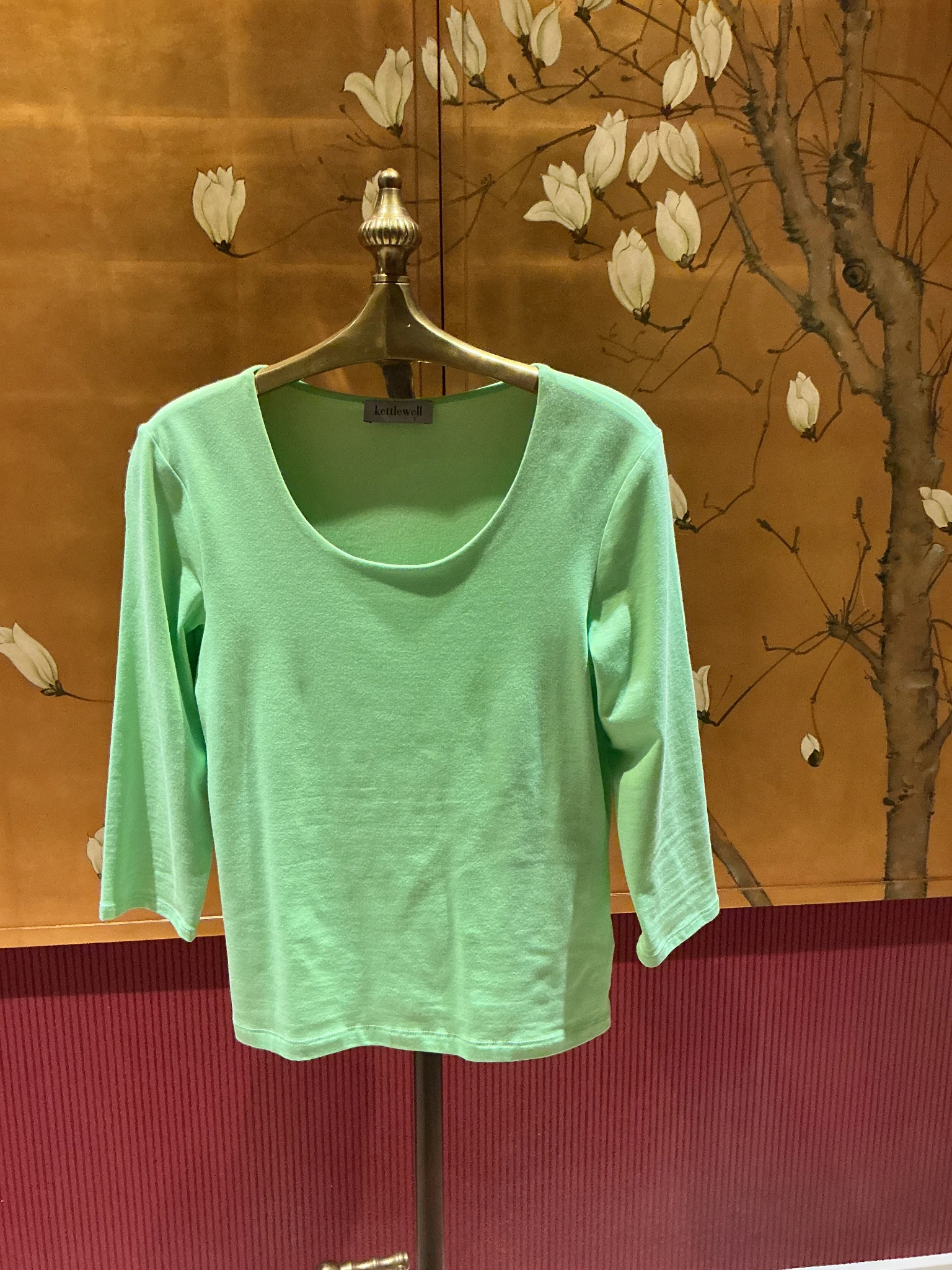 Darcy 3/4 sleeve scoop in Apple (sp)