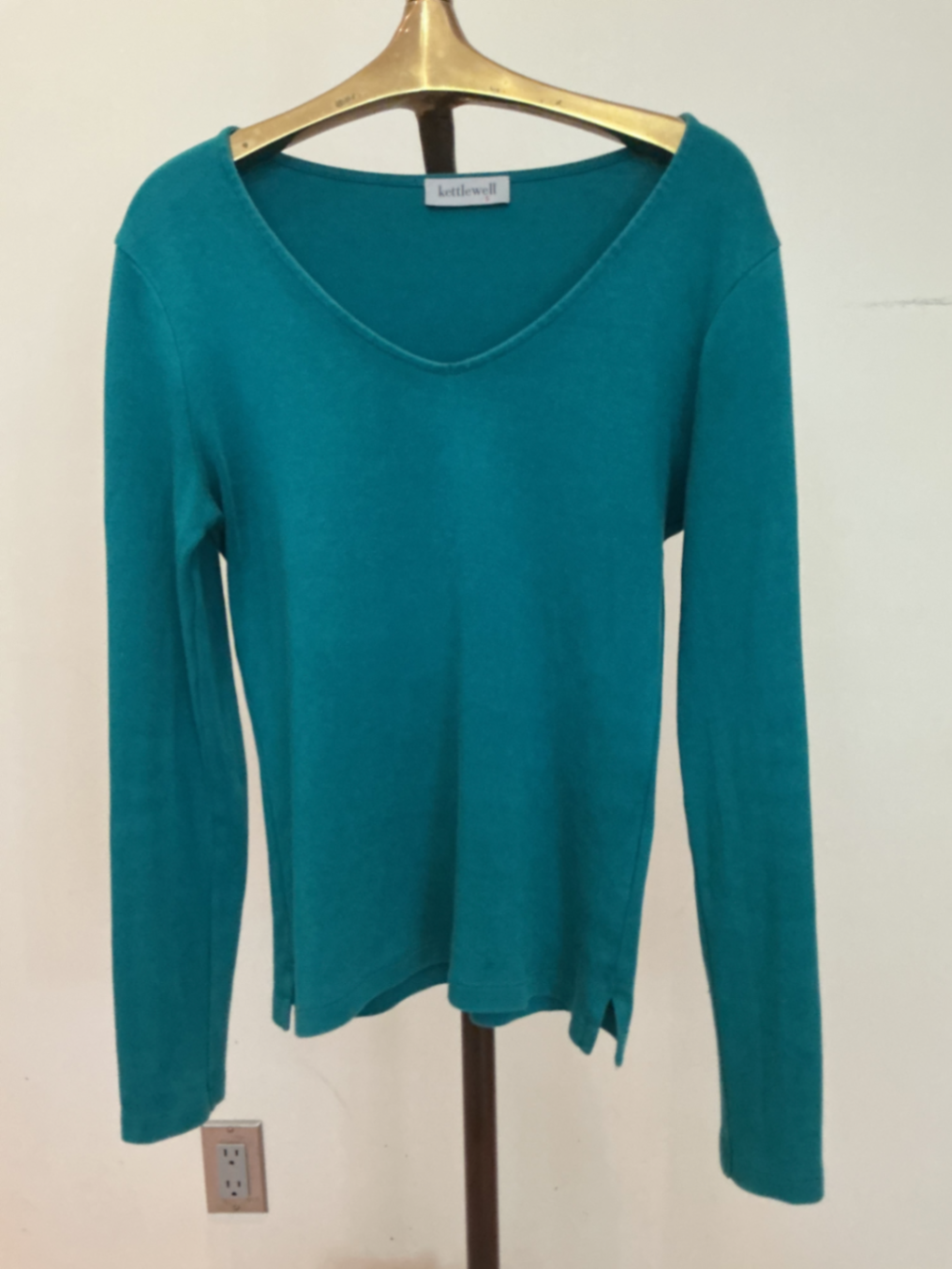 Deep V 100% cotton tee in teal