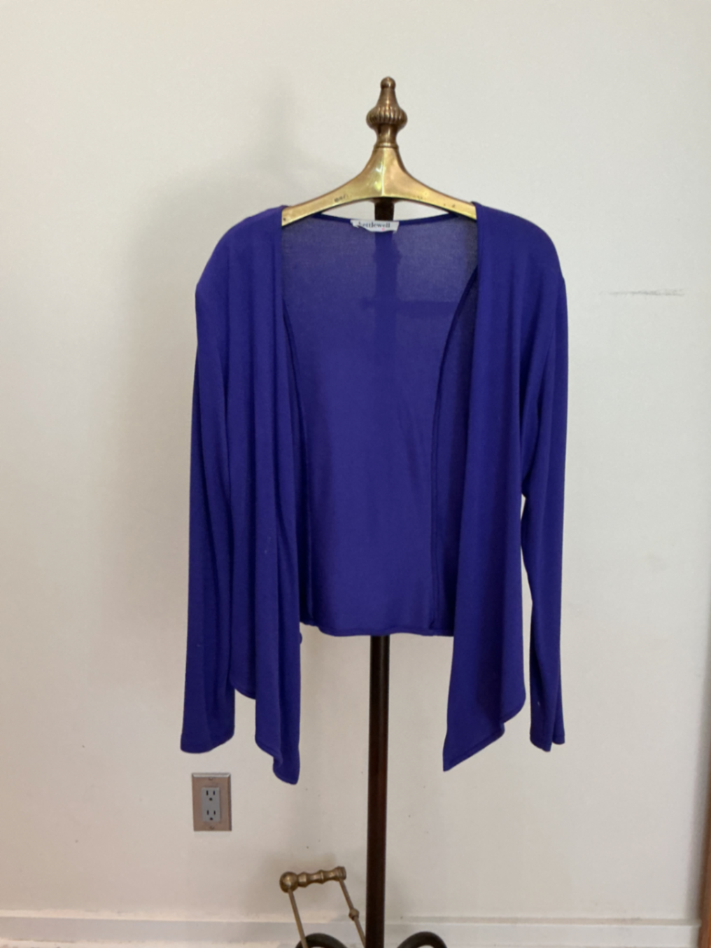Like new Long sleeve cascade tie wrap in Lobilia