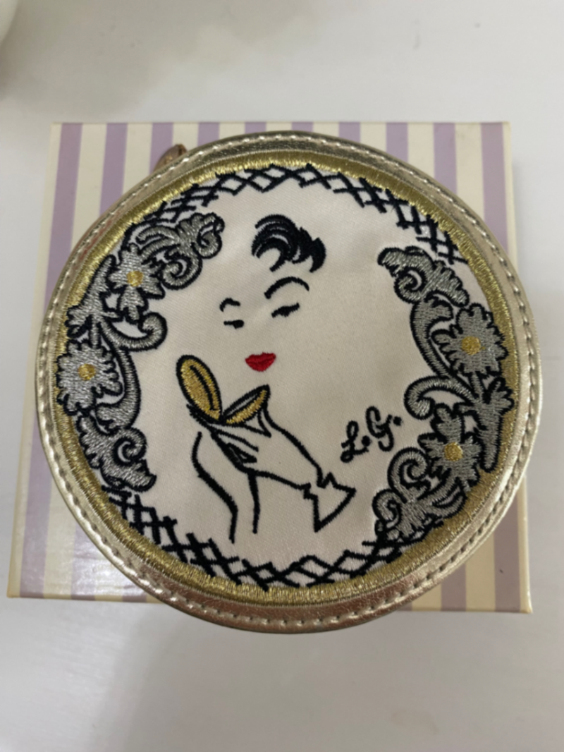Compact Gold Purse With Mirror 