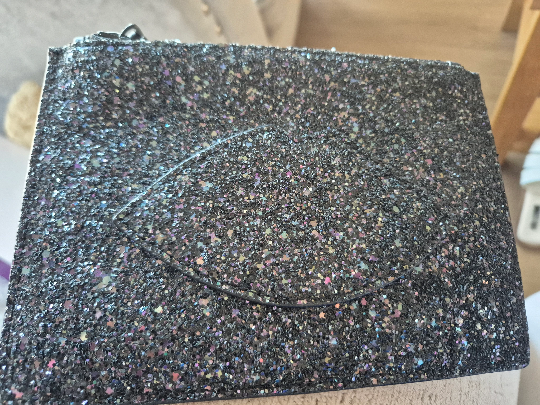 Lips sparkle pouch