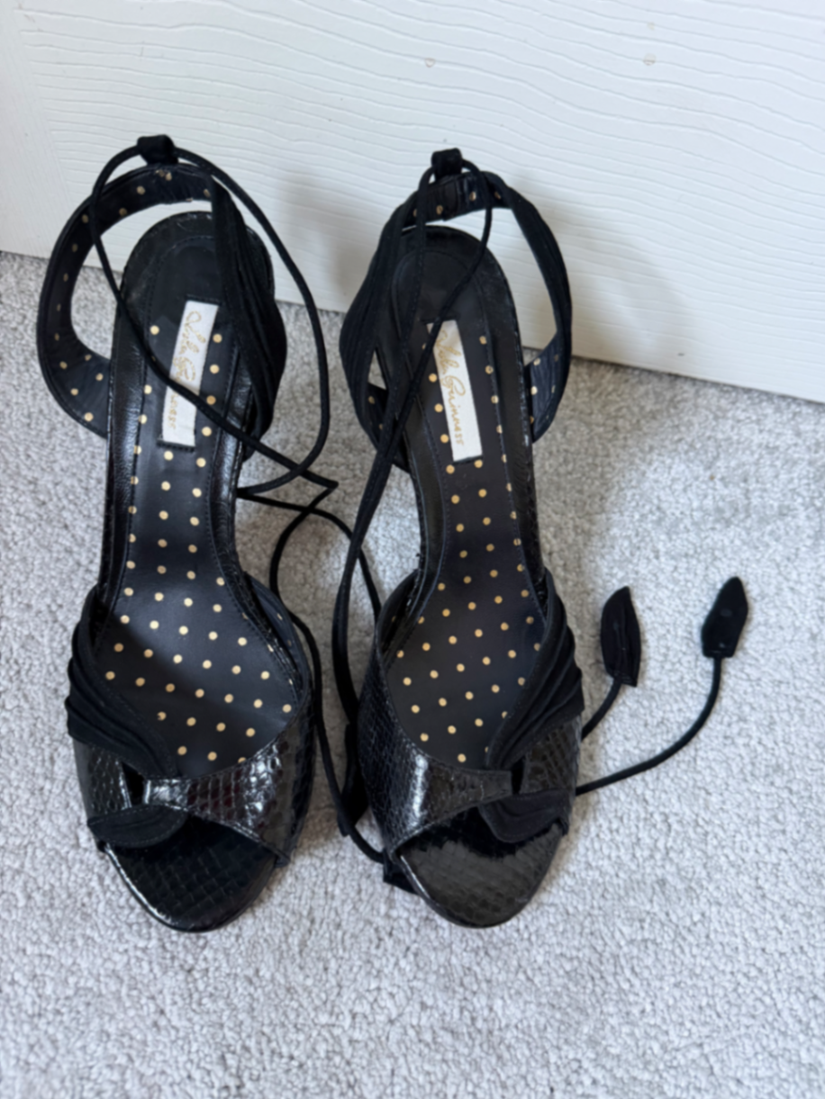 Elegant heeled sandals