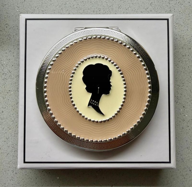 Cameo compact magnifying mirror
