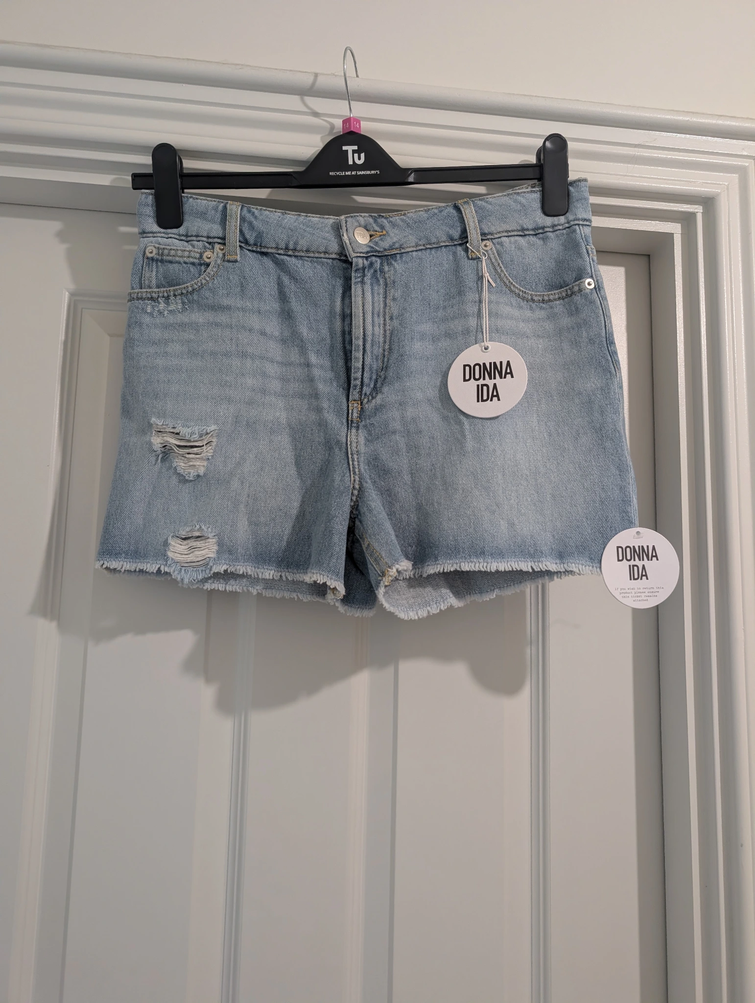 Venus- The cute cropped shorts