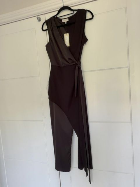 Black sleeveless varley dress