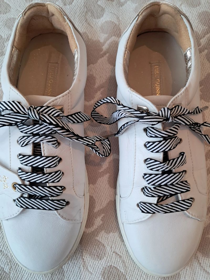 Chalk & Gold Lips Natasha Trainers size 37