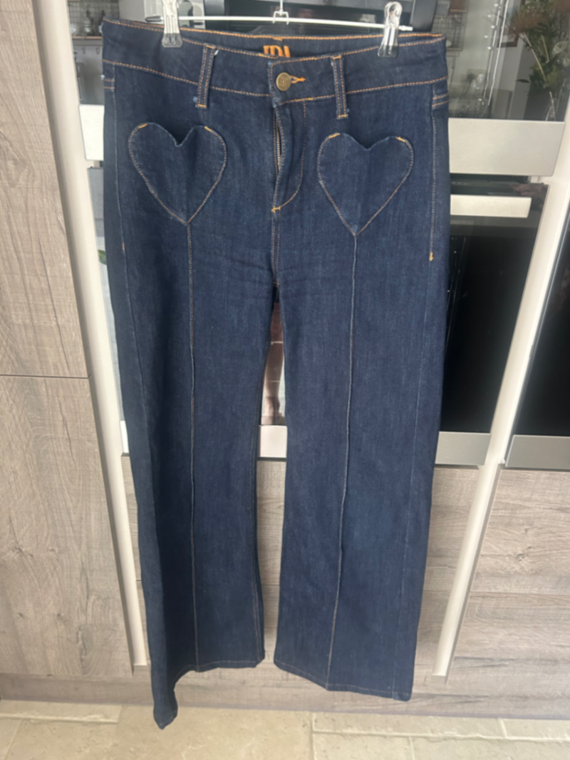 Size 27 inch waist - 30 leg . 