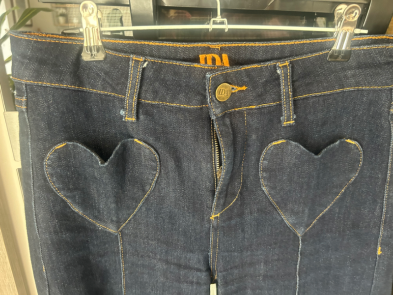 Size 27 inch waist - 30 leg . 