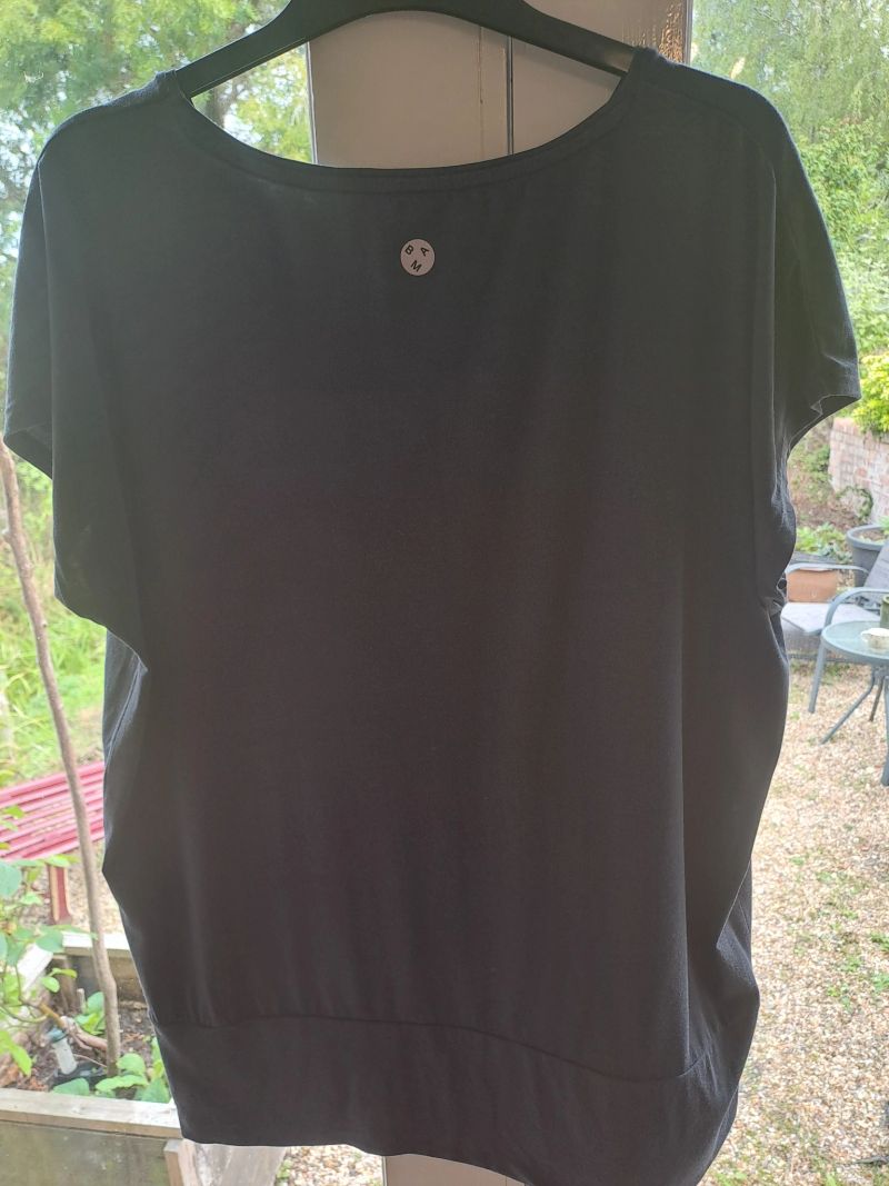 Short sleeve flow t shirt size 14