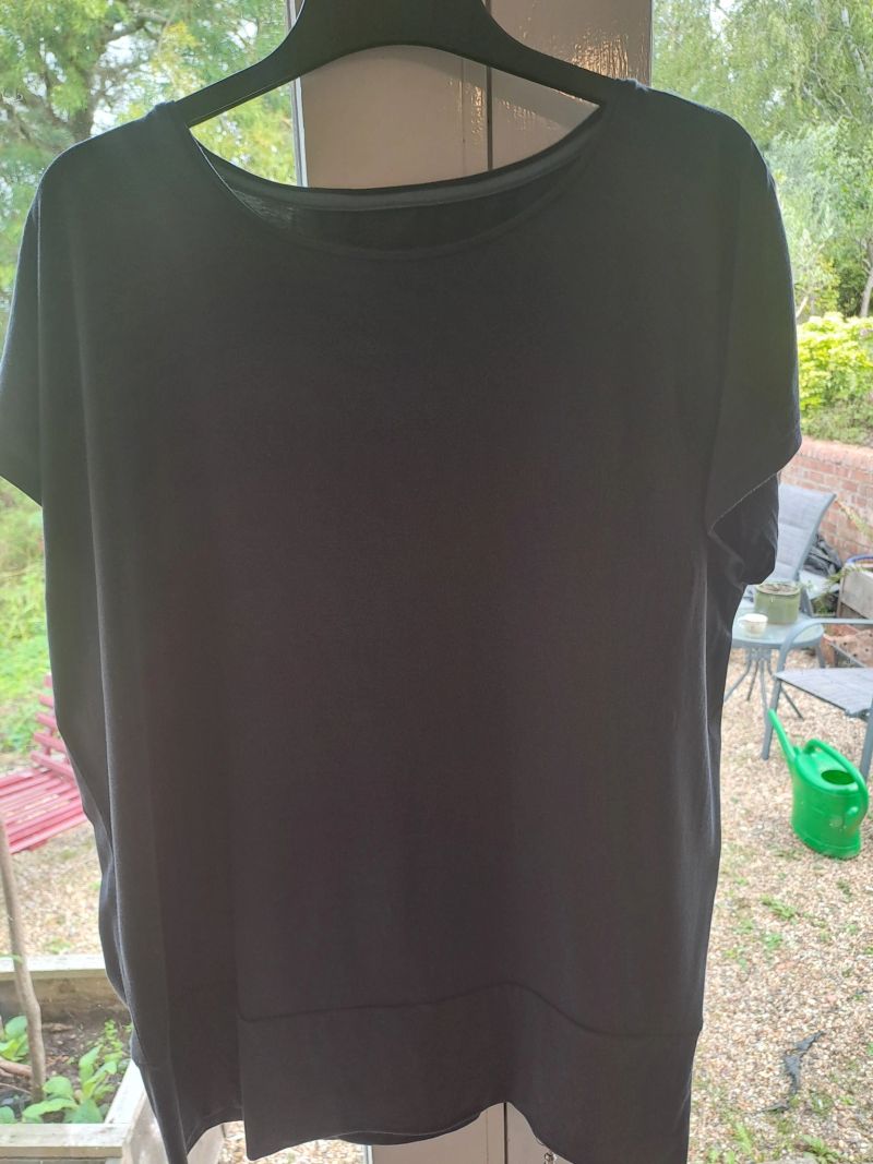 Short sleeve flow t shirt size 14