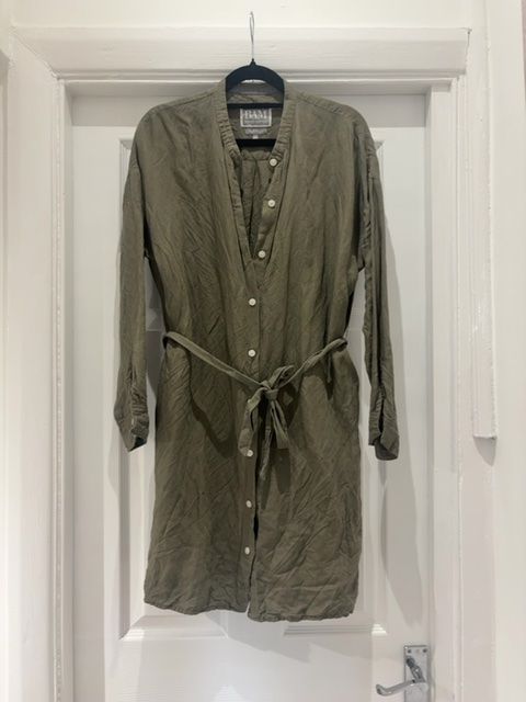 Vestido caqui lino largo hasta rodilla abotonado talla 10 mangas largas Cintura anudada