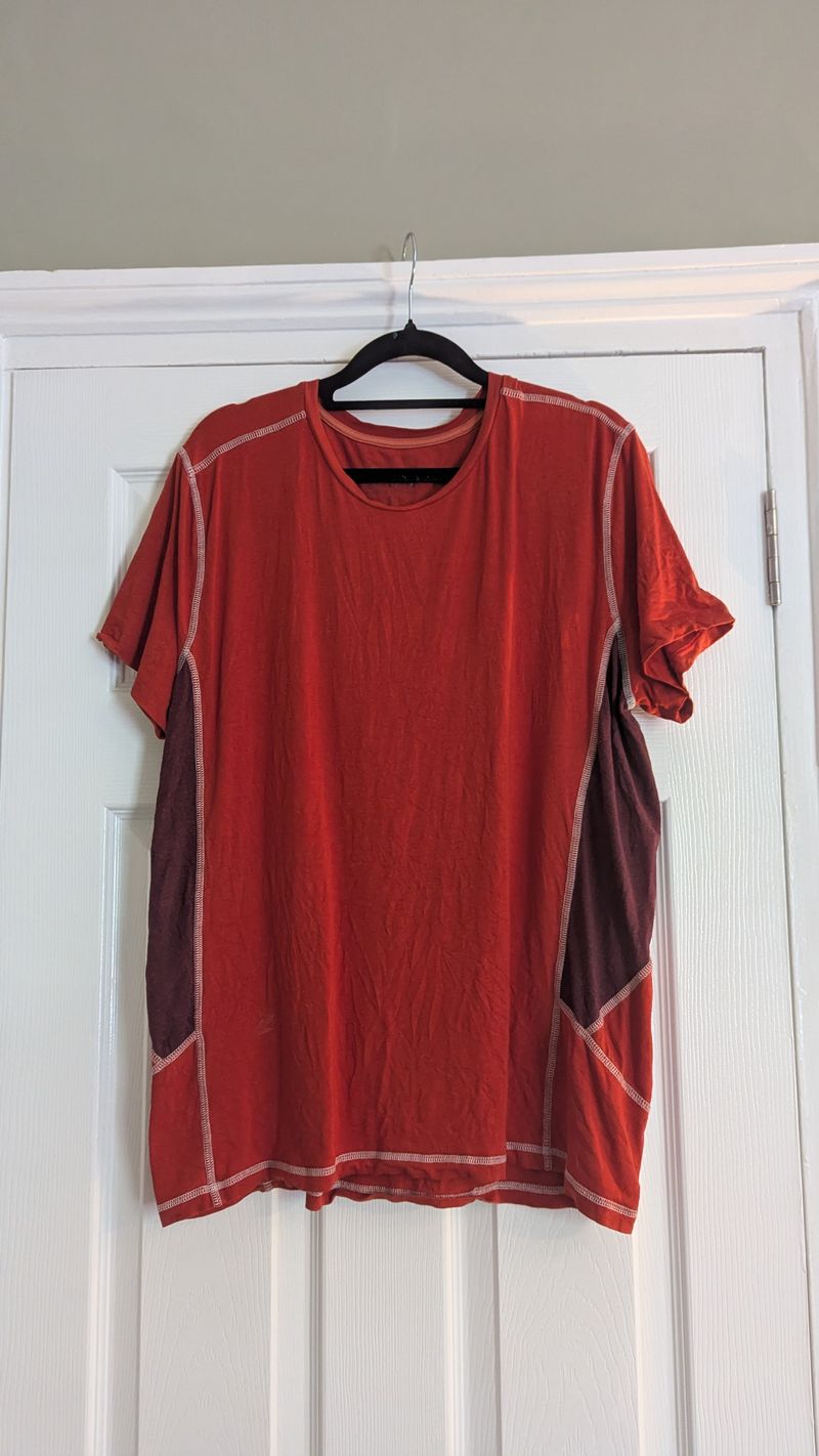 Mens training top in red size large